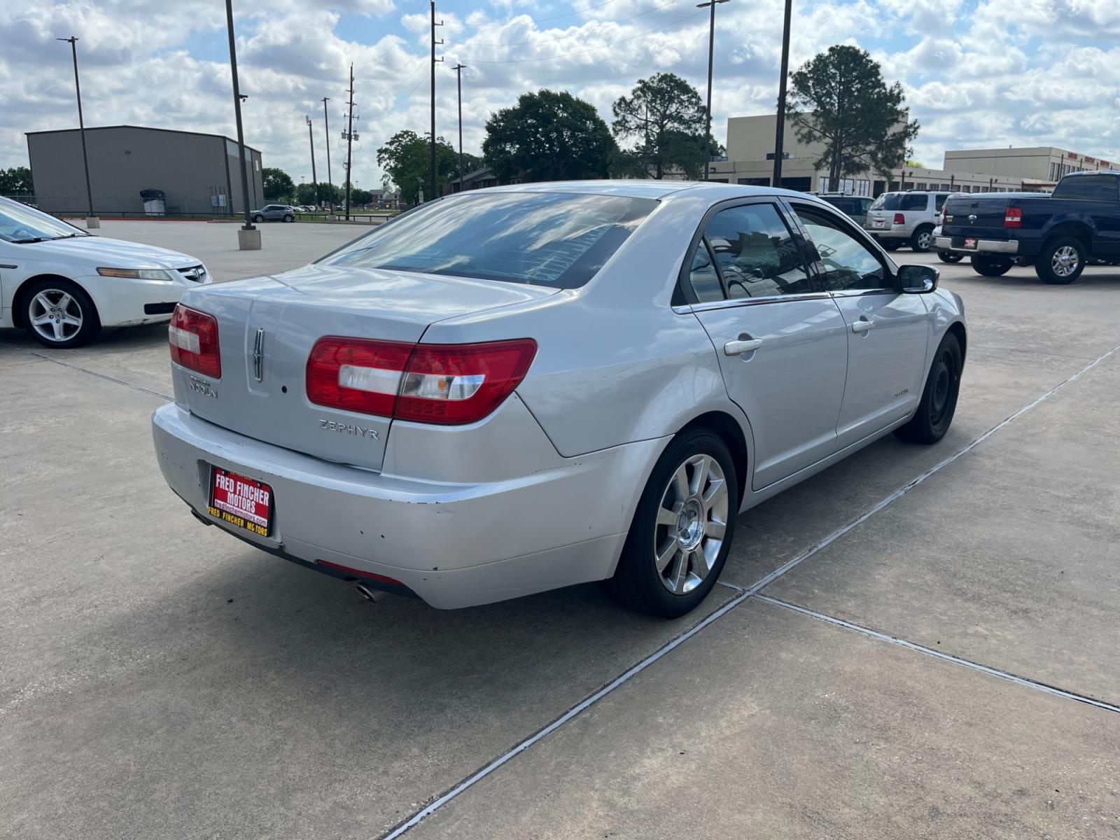 2006 SILVER /gray Lincoln Zephyr Base (3LNHM26146R) with an 3.0L V6 DOHC 24V engine, 6-Speed Automatic Overdrive transmission, located at 14700 Tomball Parkway 249, Houston, TX, 77086, (281) 444-2200, 29.928619, -95.504074 - Photo #6